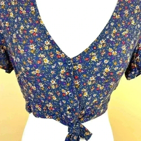 American Eagle Floral Peasant Boho V-Neck Button Down Tie Waist Crop Top Size S - Picture 3 of 15